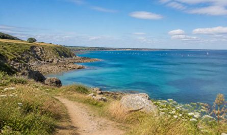 Bretagne wetter im august: klima, temperaturen und reisetipps